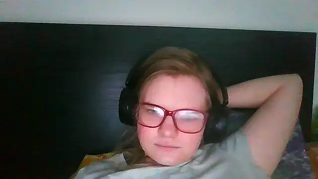 Moonolighta online show from April 2026 11:43:01 AM