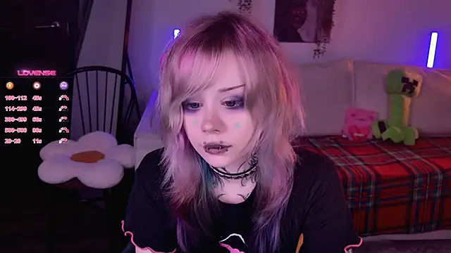 Lollyshy online show from November 2025 09:57:01 AM