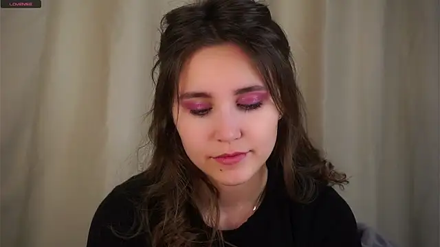 Snapshot of EthalFlowers chatting on November 2025 01:15:01 AM EthalFlowers online show from November 2025 01:15:01 AM