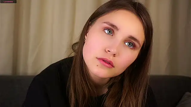 Snapshot of EthalFlowers chatting on November 2025 12:22:01 AM EthalFlowers online show from November 2025 12:22:01 AM