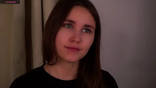 Snapshot of EthalFlowers chatting on December 2025 11:32:01 PM EthalFlowers online show from December 2025 11:32:01 PM