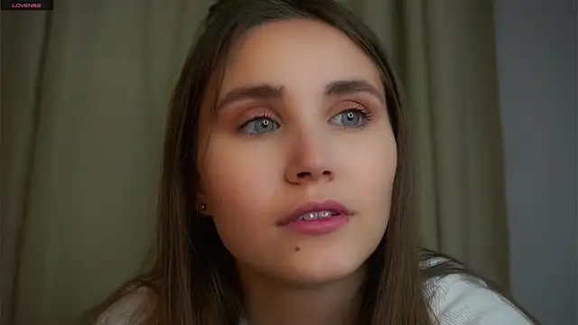 Snapshot of EthalFlowers chatting on December 2025 01:02:02 AM EthalFlowers online show from December 2025 01:02:02 AM