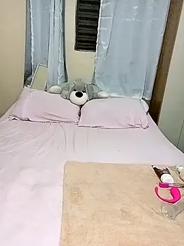 indiazinhabella27 online show from September 2025 03:45:01 PM