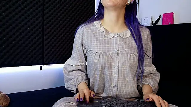 karlamoon23 online show from February 2026 08:27:01 PM