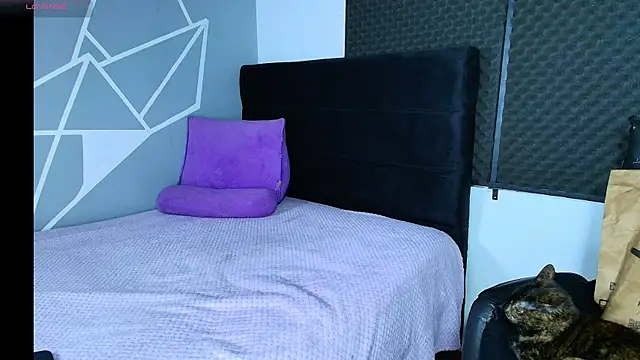 karlamoon23 online show from March 2026 08:37:02 PM