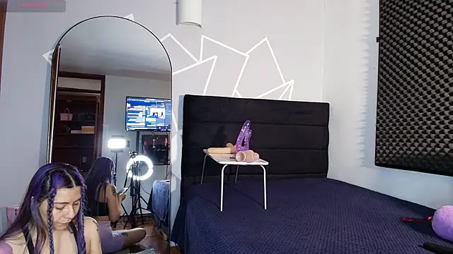 karlamoon23 online show from April 2026 08:18:01 PM