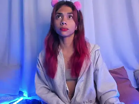 Snapshot of Laurenn_2 chatting on October 2025 03:40:01 AM Laurenn 2 online show from October 2025 03:40:01 AM