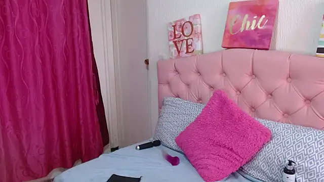 Snapshot of Emma-Flowers chatting on October 2025 07:11:01 PM Emma-Flowers online show from October 2025 07:11:01 PM