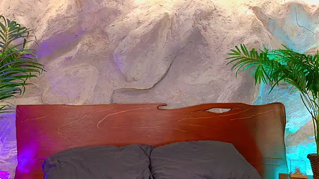 alisonn moon online show from April 2026 10:10:01 PM