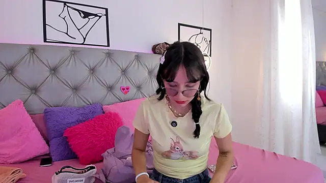 Naughty Couple83 online show from March 2026 05:28:01 PM