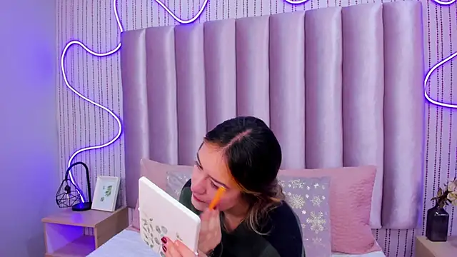 Snapshot of SamanthaPeachss chatting on November 2025 11:54:01 AM SamanthaPeachss online show from November 2025 11:54:01 AM