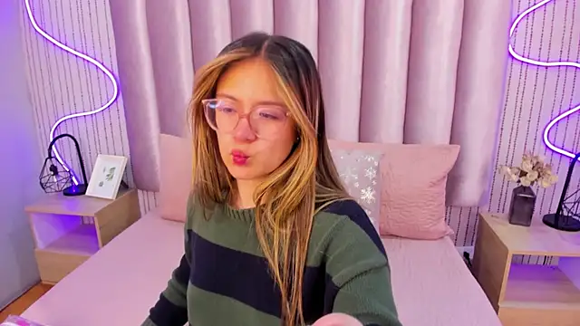 Snapshot of SamanthaPeachss chatting on November 2025 11:43:01 AM SamanthaPeachss online show from November 2025 11:43:01 AM