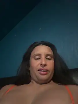 Snapshot of Angelaarayexx chatting on April 2026 01:17:01 PM Angelaarayexx online show from April 2026 01:17:01 PM