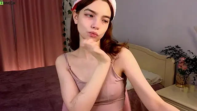 Snapshot of Evi_Brook chatting on December 2025 06:33:01 AM Evi Brook online show from December 2025 06:33:01 AM