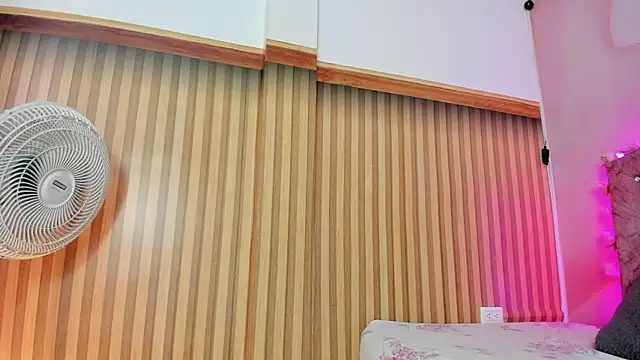 Mila grace  online show from April 2026 06:35:01 PM