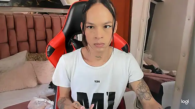 Snapshot of sara_slut21 chatting on January 2025 07:48:01 PM sara slut21 online show from January 2025 07:48:01 PM