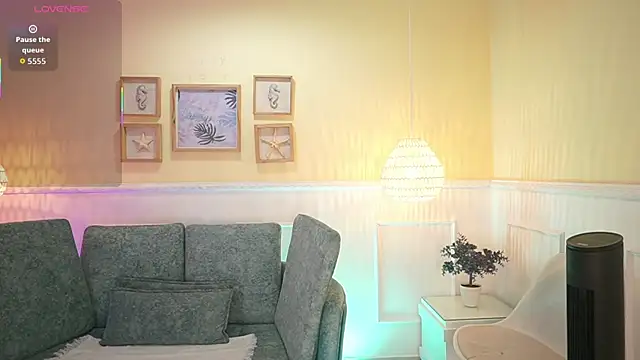 Snapshot of LoonaNyx chatting on November 2025 11:33:01 AM LoonaNyx online show from November 2025 11:33:01 AM