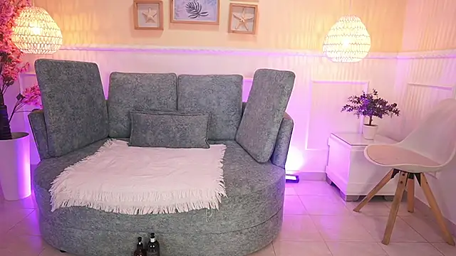 Snapshot of LoonaNyx chatting on November 2025 11:32:01 AM LoonaNyx online show from November 2025 11:32:01 AM