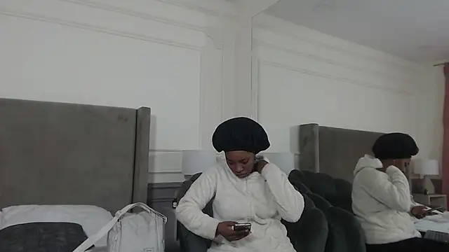 NatashaSilver online show from November 2025 01:00:02 PM