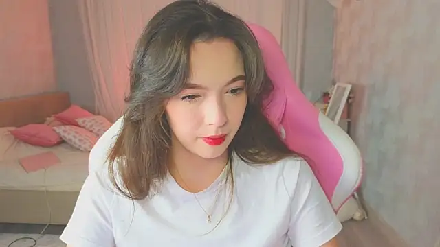 Snapshot of yuna_sunshy chatting on October 2025 11:50:01 PM yuna sunshy online show from October 2025 11:50:01 PM