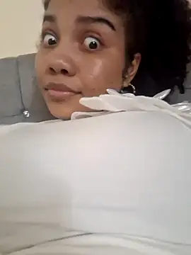 Snapshot of madelene chatting on December 2024 05:07:02 AM madelene online show from December 2024 05:07:02 AM