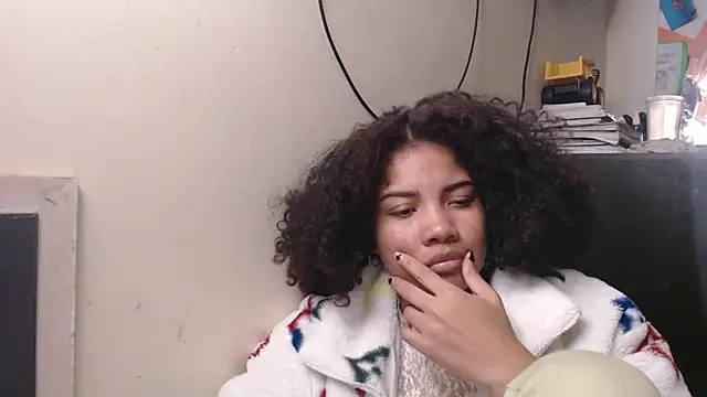 Snapshot of madelene chatting on February 2025 01:03:01 AM madelene online show from February 2025 01:03:01 AM