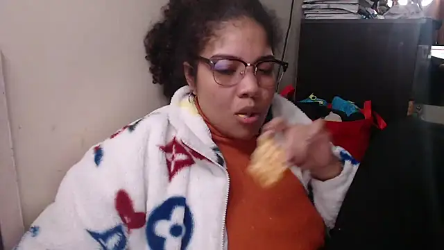 Snapshot of madelene chatting on February 2025 11:48:02 PM madelene online show from February 2025 11:48:02 PM