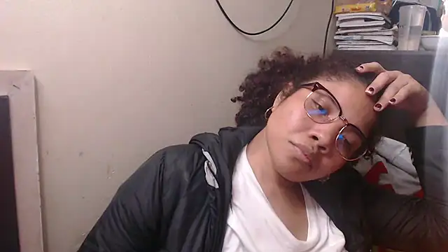 Snapshot of madelene chatting on February 2025 01:32:01 AM madelene online show from February 2025 01:32:01 AM