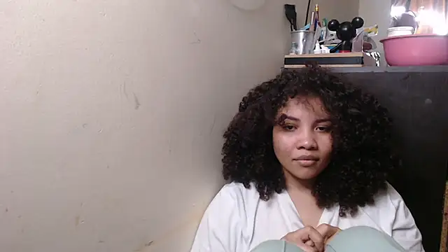 Snapshot of madelene chatting on November 2025 02:44:01 AM madelene online show from November 2025 02:44:01 AM