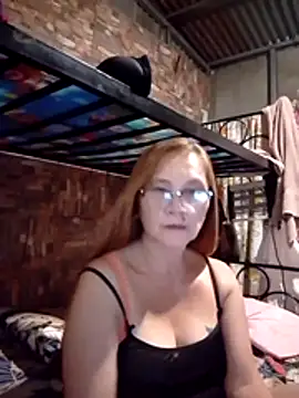 Snapshot of SexyHottMom chatting on June 2026 11:33:01 AM SexyHottMom online show from June 2026 11:33:01 AM