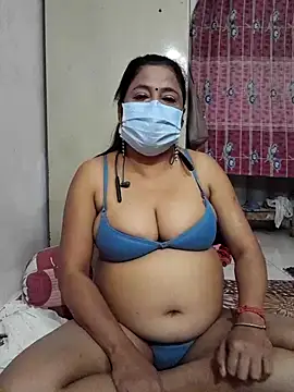 Snapshot of mature_mimi chatting on November 2025 06:40:01 PM mature mimi online show from November 2025 06:40:01 PM