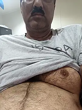 Snapshot of moonflower25 chatting on October 2025 05:31:02 AM moonflower25 online show from October 2025 05:31:02 AM