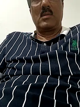 Snapshot of moonflower25 chatting on November 2025 04:40:02 PM moonflower25 online show from November 2025 04:40:02 PM