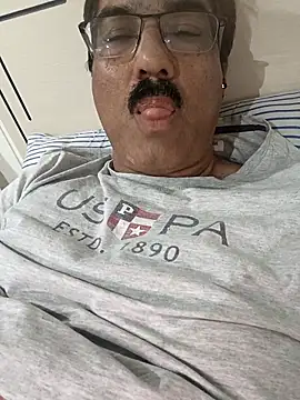 Snapshot of moonflower25 chatting on November 2025 06:50:01 PM moonflower25 online show from November 2025 06:50:01 PM