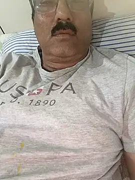 Snapshot of moonflower25 chatting on November 2025 06:13:01 PM moonflower25 online show from November 2025 06:13:01 PM