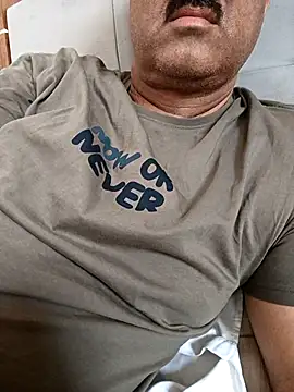 Snapshot of moonflower25 chatting on December 2025 03:49:02 AM moonflower25 online show from December 2025 03:49:02 AM