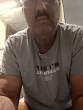 Snapshot of moonflower25 chatting on January 2026 04:27:02 AM moonflower25 online show from January 2026 04:27:02 AM