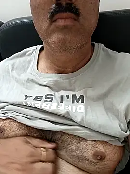 Snapshot of moonflower25 chatting on February 2026 04:39:01 AM moonflower25 online show from February 2026 04:39:01 AM