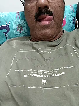 Snapshot of moonflower25 chatting on February 2026 05:53:01 PM moonflower25 online show from February 2026 05:53:01 PM