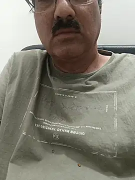 Snapshot of moonflower25 chatting on March 2026 01:39:02 PM moonflower25 online show from March 2026 01:39:02 PM