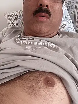 Snapshot of moonflower25 chatting on April 2026 12:06:02 PM moonflower25 online show from April 2026 12:06:02 PM