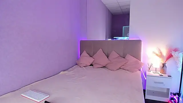 Snapshot of NikkiBustt chatting on October 2025 03:14:02 AM NikkiBustt online show from October 2025 03:14:02 AM