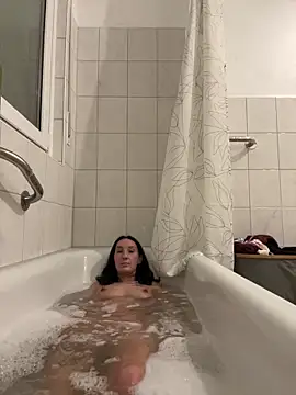 Emilia Mausi online show from April 2026 07:30:01 PM