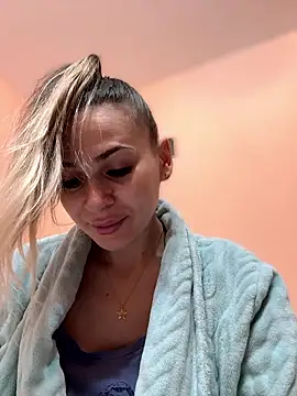 iSelena online show from January 2026 09:48:02 AM