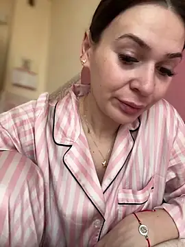 iSelena online show from March 2026 08:54:02 AM