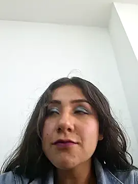 CAROLINE  07 online show from December 2025 02:14:02 PM