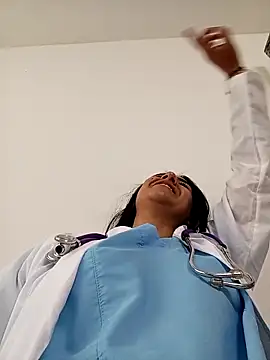 CAROLINE  07 online show from April 2026 10:32:02 PM