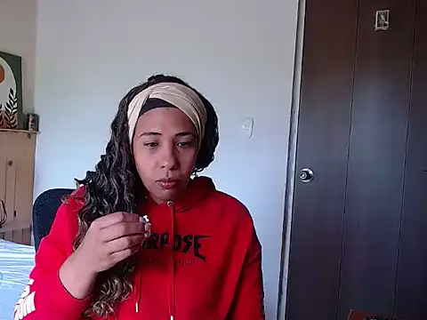 Snapshot of IVONNE_COLLINS33 chatting on September 2025 05:38:01 PM IVONNE COLLINS33 online show from September 2025 05:38:01 PM