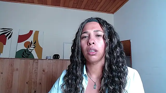 Snapshot of IVONNE_COLLINS33 chatting on October 2025 10:54:02 PM IVONNE COLLINS33 online show from October 2025 10:54:02 PM