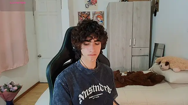 Nude Boy18 online show from February 2026 02:16:02 AM